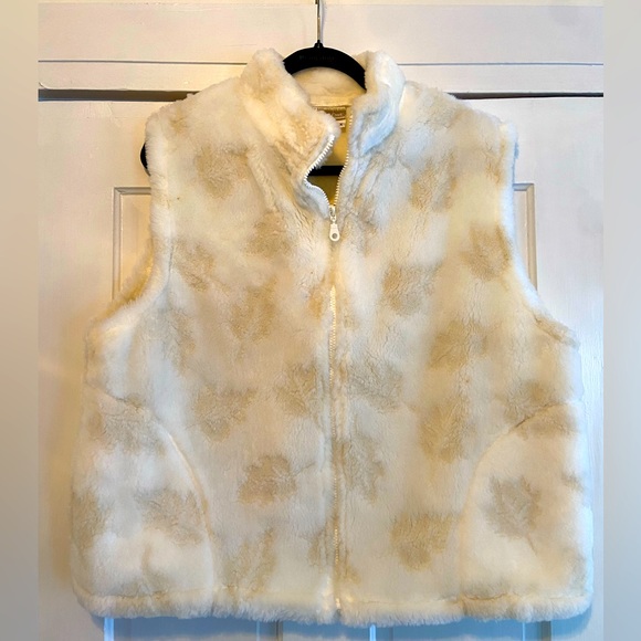Like new! Cold water creek faux fur vest with leaf print - Picture 1 of 3